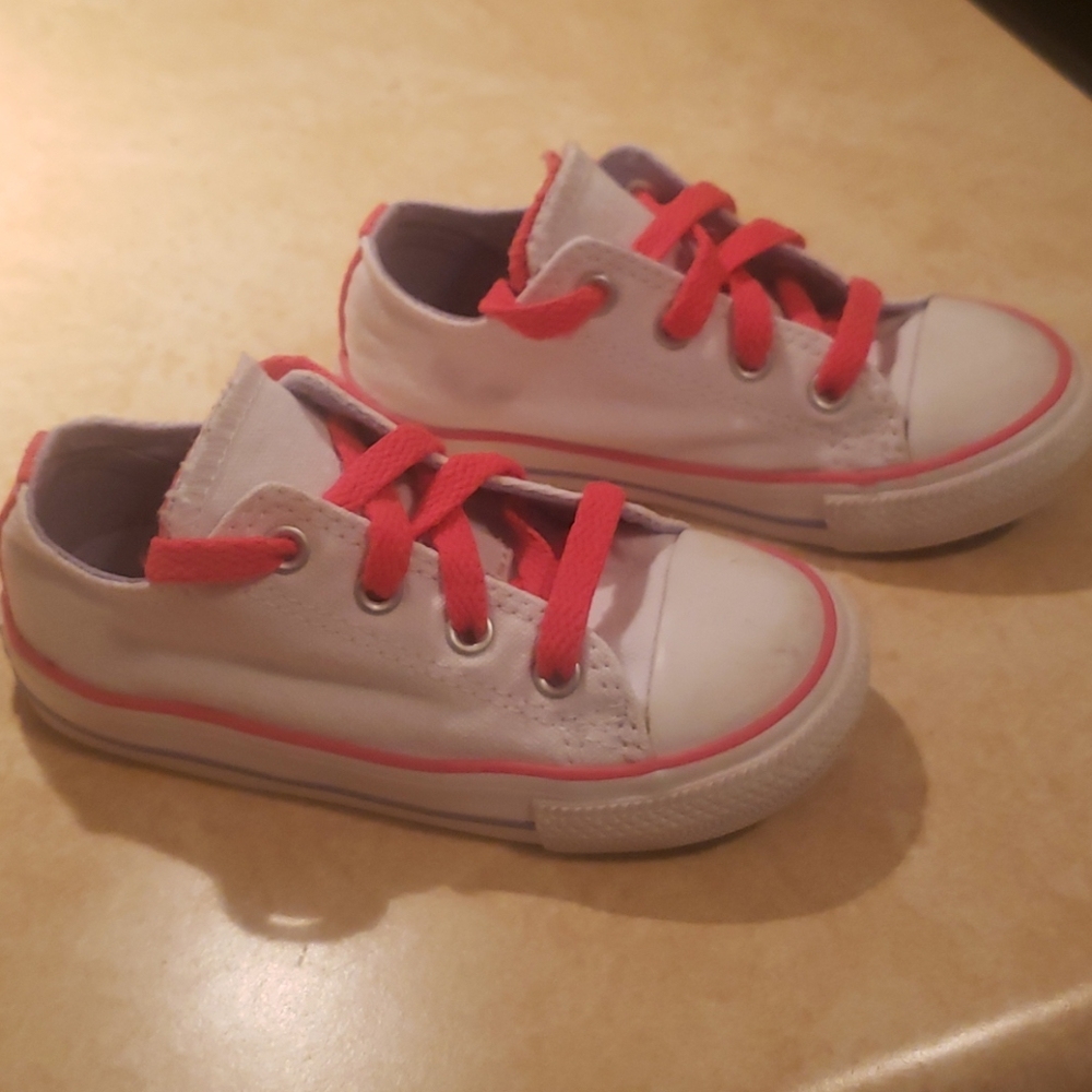 Girl's toddler size 8 Converse
